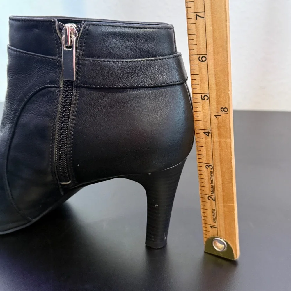 Bandolino Black Leather Ankle Boots Bit Detail Side Zip Heel Womens 8M‎